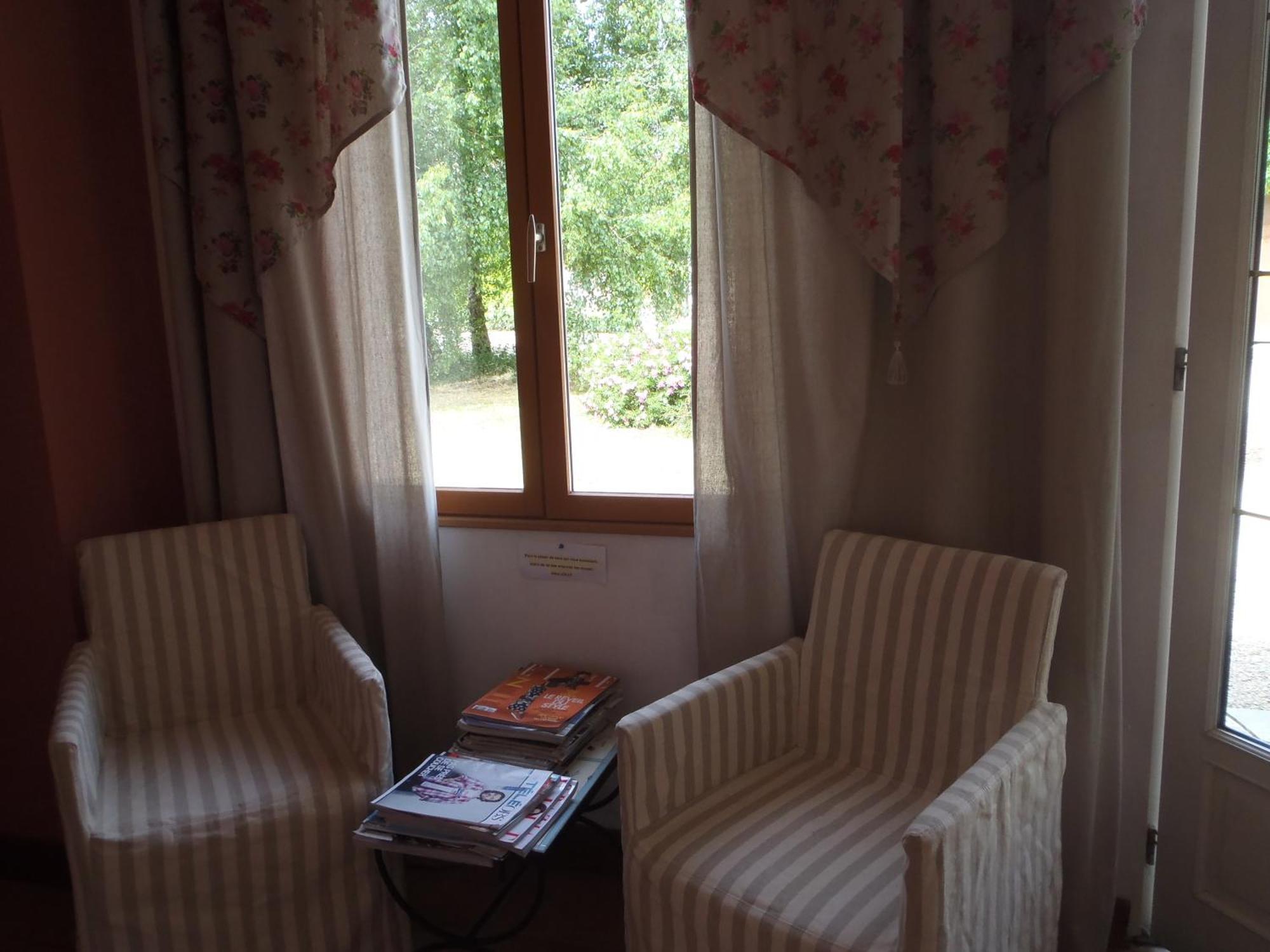 Chambres D'Hotes Du Domaine De Jacquelin Saint-Germain-du-Puy Habitación foto